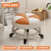 Banqueta Pequena Giratória com Rodas, Banqueta Móvel para Sala de Estar, Banqueta Baixa para Limpeza de Cantos, Banqueta para Limpar o Chão, Cadeirinha para Criança Pequena, Banqueta para Trocar Sapatos