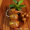 Venta al por mayor del fabricante Llavero Colgante Imitación Madera de Melocotón Calabaza Fulu Bendiciones de los Doce Animales del Zodiaco Adornos para Llaves de Coche