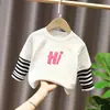 G2430# camiseta de algodão de manga comprida para meninas, imitação de duas peças, novo estilo estrangeiro, casaco de outono infantil, camiseta, roupas infantis de primavera e outono