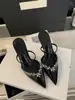 Sandalias de Punta con Pedrería sin Cierre 2025 Nuevo Estilo Color Albaricoque Sandalias de una Tira Zapatos de Tacón Medio para Uso en Exteriores