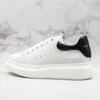 Sapatos Brancos Mcqueen para Mulheres 2021 Outono Novos Alta Qualidade Couro Genuíno Solado Grosso Altura Interna Casual Esportivo Sapatos de Casal