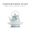 Tazón cubierto de pie alto con pequeña flor azul pintado a mano, taza de té, juego de té kung fu, tetera de cerámica, color bajo cubierta, taza para té de burbujas, tetera de mano antiquemaduras