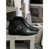 Botas de Cano Curto Femininas com Aumento de 5cm de Altura, Novas Botas de Couro Bico Fino Outono 2026, Botas de Moda Versáteis Estilo Britânico Emagrecedor para Mulheres