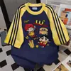 Camiseta de Manga Corta con Diseño de Nicho, Empalme de Tres Rayas y Estampado de Dibujos Animados para Hombre, Top Holgado de Verano Estilo Coreano Hip-Hop para Mujer