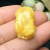 Pingente Pixiu de Cera de Abelha Âmbar Natural, Conta Bolo de Cera de Abelha Antiga Esculpida, Joia Fivela da Paz, Unissex
