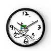 Reloj de pared con graffiti pintado a mano creativo, reloj de arte simple en blanco y negro, adecuado para la decoración del hogar, la sala de estar y la habitación de los niños