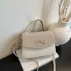 Bolsa de Ombro Único Transversal Quadrada Pequena Nova Elegante com Laço de Alto Valor Fashion Simples Versátil Primavera/Verão 2026