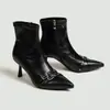 Botines de tacón de aguja de alta calidad, estilo europeo y americano, para mujer, venta al por mayor, nuevos botines versátiles para otoño e invierno 2026 con hebilla de cinturón y diseño elástico