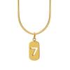 Design de nicho, colar de clavícula all-match, corrente de osso de cobra com 7 etiquetas da sorte, aço titânio banhado a ouro 18K, antidesbotamento P476