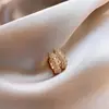 Novos Brincos de Argola Pequenos em Renda Dourada Vazada para Mulheres, Luxo Acessível e Brincos de Alta Qualidade, Design de Nicho, Brincos Elegantes