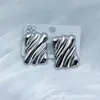 Nuevos Pendientes de Tachuela Irregulares Geométricos Retro Transfronterizos para Mujer Simples Versátiles Creativos Acero de Titanio Diseño Hidráulico Joyería al por Mayor