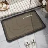 Tapete de Banheiro Absorvente de Água Simples de Trevo de Quatro Folhas Tapete de Piso de Lama Diatomácea Tapete para Porta de Vaso Sanitário Secagem Rápida Antiderrapante Tapete de Pé Abastecimento Exclusivo Transfronteiriço
