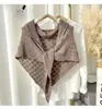 Chal Pequeño de Punto con Patrón de Diamantes y Corte Cruzado Estilo Coreano para Mujer, Bufanda Triangular Cálida para Primavera y Otoño