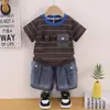 Conjunto de ropa de verano para niños 2026 nuevo elegante ropa de verano para bebé conjunto de dos piezas a rayas finas para lactantes y niños pequeños moderno