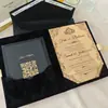Invitación de boda vintage de terciopelo color camello con impresión en relieve, tarjeta de respuesta con código QR de forma especial, invitación de boda