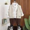 Traje de ropa de primavera y otoño para niños 2025 Nuevo estilo occidental Duffian para niños Guapo chaleco suéter Conjunto de tres piezas Ropa para bebés