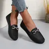 Sapatos Casuais Femininos de Tamanho Grande para Comércio Exterior 2025 Novos Flats Corrente de Metal Strass Cruzada