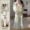 Nuevos estilos de otoño e invierno: Batas y pijamas de mujer tipo algodón, adornados con lazos, con un diseño dulce y lindo, corte holgado y mangas largas, adecuados para usar como ropa exterior
