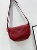 A primeira camada de couro bolsa quadrada toda em couro estilo transversal bolsa quadrada moda popular nicho senhoras ombro prática bolsa de couro macio