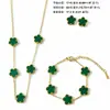 Nuevo Conjunto de Tres Piezas de Lujo de Nicho de Alta Gama, Collar, Pulsera y Pendientes de Acero de Titanio con Trébol de Cinco Hojas de Doble Cara para Mujer, Venta al por Mayor Transfronteriza