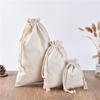 Venta al por mayor de bolsas de lona con cordón de algodón, en blanco, para guardar joyas con dibujos animados y logotipo impreso.