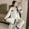 Novo conjunto de pijamas femininos de veludo para outono e inverno, manga longa com estampa de leopardo, renda e detalhes dourados, conjunto de roupas caseiras puro e sedutor