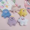 Colgante de monstruo de peluche de dibujos animados, lindo monstruo de tres ojos, bolso de estudiante de ojos grandes, muñeca, máquina, muñeca, venta al por mayor
