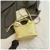 Bolsa Saco Casual Grande Capacidade Cor Sólida Simples Moda Verão 2025 para Mulheres Bolsa de Ombro Transversal Elegante de Alto Valor