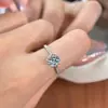 Anel de Prata Esterlina S925 com Moissanita de Um Quilate, Aro Fino Simples com Fileira de Diamantes, Anel de Pedida e Noivado, Joia Elegante de Luxo Leve