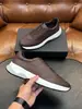 Sapatos masculinos de luxo estilo executivo em couro texturizado, sapatos da moda KT com sola grossa e amortecimento, item popular para fornecimento transfronteiriço