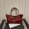 Bolsa de Couro Oleado Estilo Retrô para Axila Feminina 2025 Novo Estilo Versátil Bolsa Tote para o Dia a Dia Bolsa de Ombro Texturizada da Moda