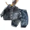 Conjunto de Ropa para Niños Primavera y Otoño 2026 Nueva Moda Ropa Infantil Bebé Otoño Estilo Coreano Chaqueta de Cuero a Cuadros Chaleco Conjunto de Tres Piezas