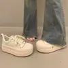 Zapatos Blancos para Mujer 2026 Nuevo Primavera/Otoño Plataforma Suela Gruesa Aumentan la Altura Casual Versátil Zapatos Deportivos Estilo Caliente de Nicho Para Personas Bajas