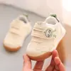 Zapatillas de Entrenamiento para Niños Primavera y Otoño 2026 Zapatos Deportivos para Niños Tenis Casuales Zapatos Blancos para Niñas Zapatos para Bebé con Suela Suave
