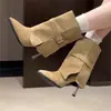 Botas de cano médio de bico fino estilo retrô de luxo com fivela para mulheres, salto fino, novidade outono/inverno 2026, botas de tornozelo de camurça francesa de salto alto