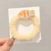 Scrunchie de Pelúcia Fofo em Formato de Peixe na Cor Creme para Mulheres, Novo Estilo 2025, Elástico de Cabelo que Não Danifica o Cabelo, Corda Elástica para Cabelo, Acessório de Cabelo