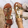 Sandalias planas huecas con hebilla grande de comercio exterior europeo y americano 2026 para mujer, modernas y versátiles, sandalias de playa de color liso para uso en exteriores