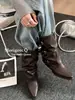 Botas empilhadas franzidas de bico fino 2026 Novidade Primavera/Verão fivela salto grosso botas de cano médio versátil emagrecedoras botas de cavaleiro