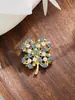 Broche Exquisito e Fashion de Zircônia Completa em Forma de Trevo de Quatro Folhas, Design Retrô Britânico, Acessório para Terno e Vestido, Corsage, Alfinete para Suéter e Casaco