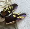 Versão em Couro Macio~2026 Novo Retro Couro Macio Bico Quadrado Cadarço Sapatos de Treinamento Alemães Versáteis Femininos Sapatos Forrest Gump Sapatos Casuais Planos
