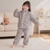 Pijama Anyang para meninos e meninas, espessado e forrado com fleece, feito de veludo de leite, roupa de casa quentinha, pijama de bebê para outono e inverno, adequado para usar ao ar livre, moderno