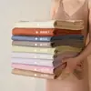 Minimalista Lujo Ligero Otoño/Invierno Color Sólido Todo Algodón Cepillado Artículo Individual Funda de Almohada Sábana Plana Sábana Ajustable Funda de Edredón Suave Cálido Algodón Puro Ropa de Cama