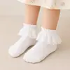 Calcetines Blancos Lisos Versátiles para Niños Finos y Cómodos Calcetines para Niñas con Borde de Encaje Blanco Lindos Calcetines de Princesa para Bebé