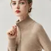 Cardigã de tricô de cashmere com gola alta Bai Cai Rong 2026, novo estilo outono/inverno, moletom com zíper duplo, com costura interlock, peça de outer wear