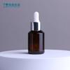 Xiying spot 30ml hombro inclinado stock botella de líquido marrón verde gotero botella de esencia cosmético vidrio sub-embotellado