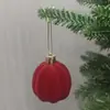 Nueva bola de Navidad aterciopelada en plástico rojo vino, adorno colgante de Navidad para centro comercial transfronterizo, bola decorativa para árbol de Navidad con forma de calabaza