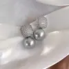 Novos Brincos de Pérola Retrô Tendência 2025 com Toque de Luxo, Brincos Full Diamond de Luxo Leve para Mulheres, Brincos de Tarraxa de Nicho Atacado
