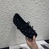 Elegantes y estilosos zapatos de salón para mujer, con un diseño que realza la altura, perfectos para el otoño de 2026. Estas bailarinas retro de estilo coreano con lunares, puntera cuadrada y apertura poco profunda son imprescindibles.