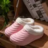 Chinelos de algodão impermeáveis femininos novo uso para casal fora de casa mais veludo quente antiderrapante sola grossa conjunto chinelos casca masculinos outono e inverno