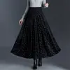 Saia midi estampada floral moderna e estilosa para mulheres, novo modelo outono 2026, cintura alta, cobre o quadril, saia longa elegante e versátil com barra larga